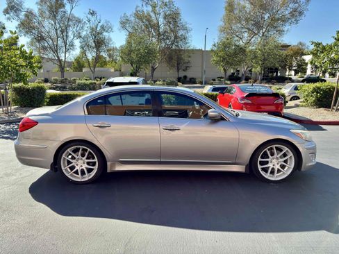 Used 2012 Hyundai Genesis 5.0 RWD image 7