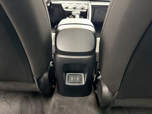 Used 2024 Hyundai Elantra SE FWD image 18