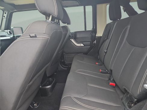 Used 2017 Jeep Wrangler Unlimited Sahara image 19
