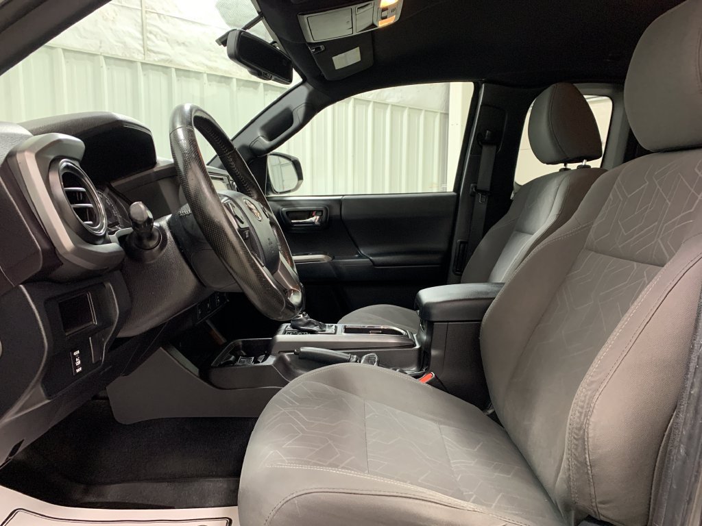 Used 2016 Toyota Tacoma TRD Sport w/ Towing Package AWD/4WD image 16