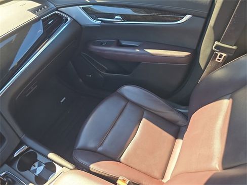 Used 2023 Cadillac XT6 Premium Luxury image 18