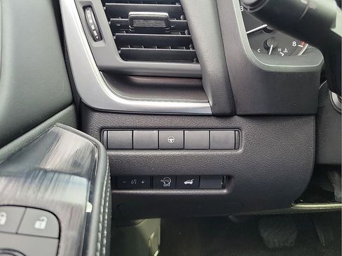 Used 2023 Nissan Rogue SV w/ SV Premium B Package FWD image 14