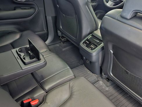 Certified 2022 Volvo XC90 T6 Momentum w/ Climate Package image 16