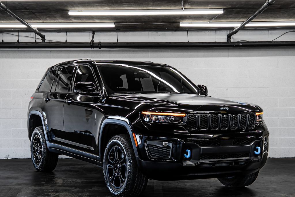 Used 2023 Jeep Grand Cherokee Trailhawk w/ Luxury Tech Group III AWD/4WD image 7