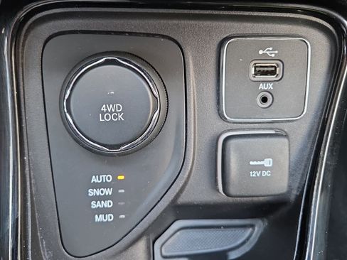 Used 2018 Jeep Compass Latitude w/ Popular Equipment Group AWD/4WD image 21