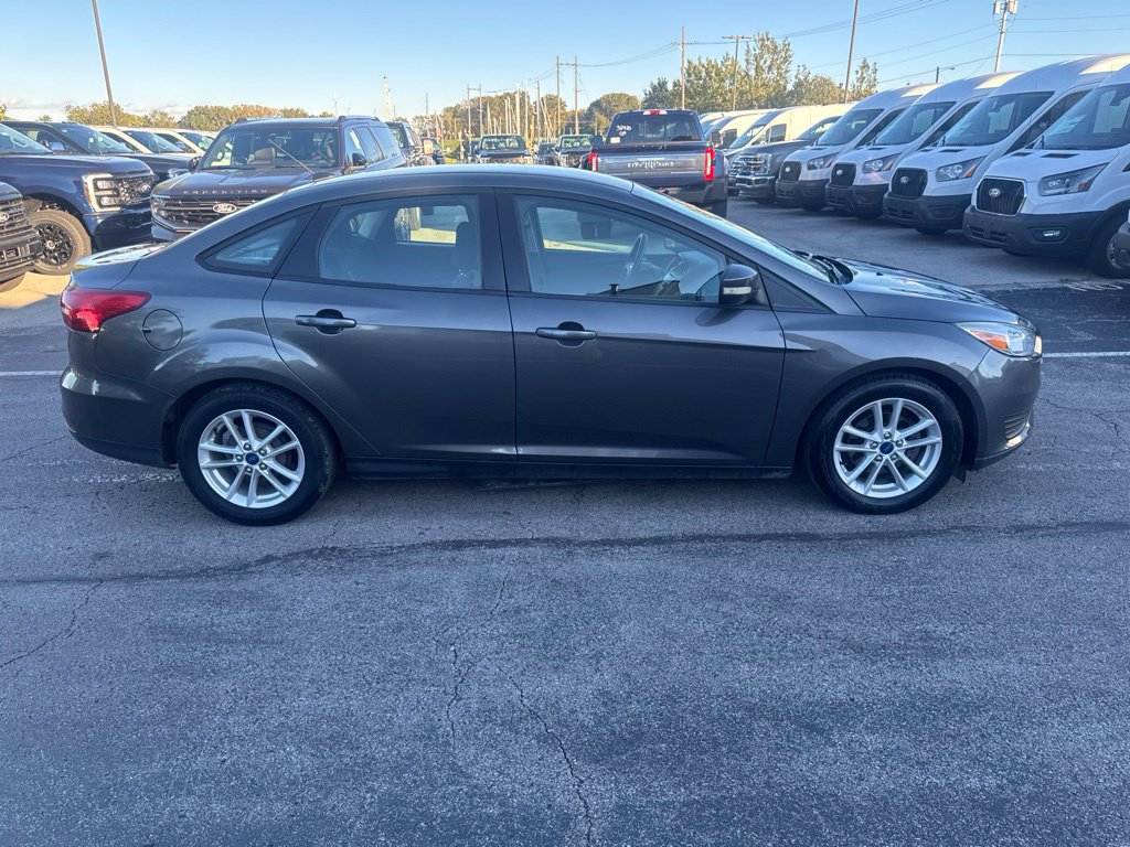 Used 2015 Ford Focus SE FWD image 2