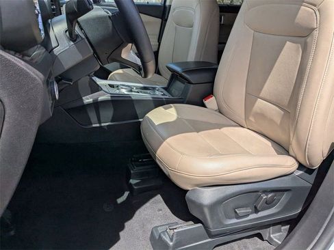 Used 2023 Ford Explorer Limited image 26