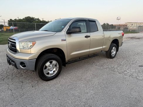 Used 2010 Toyota Tundra 4x4 Double Cab image 3