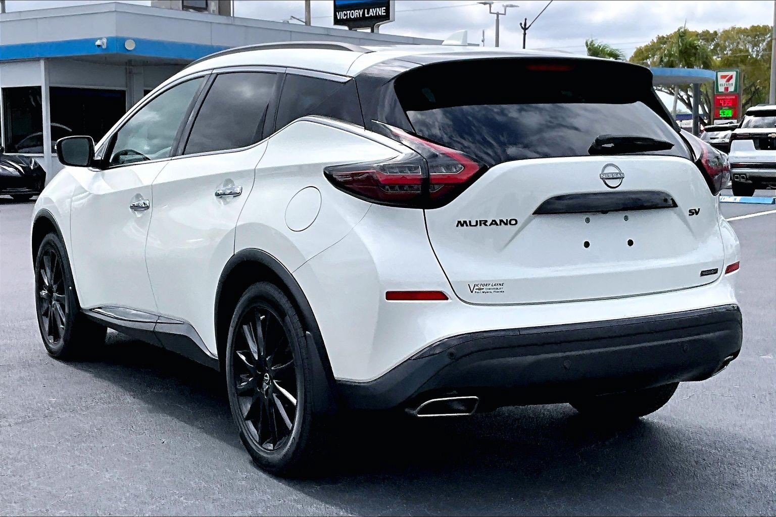 Used 2023 Nissan Murano SV w/ SV Midnight Edition Package FWD image 3