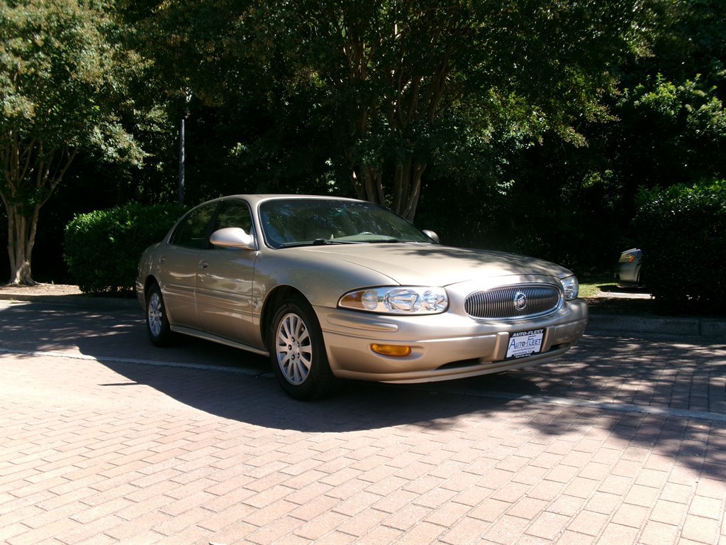 Used 2005 Buick Le Sabre Custom w/ Leather and Comfort Group FWD image 3