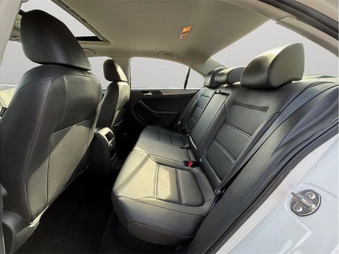 Used 2018 Volkswagen Jetta SE FWD image 32