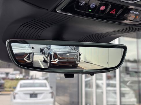 Used 2026 Cadillac Vistiq Sport image 32