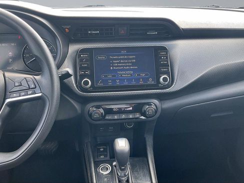 Certified 2021 Nissan Kicks SV FWD image 8