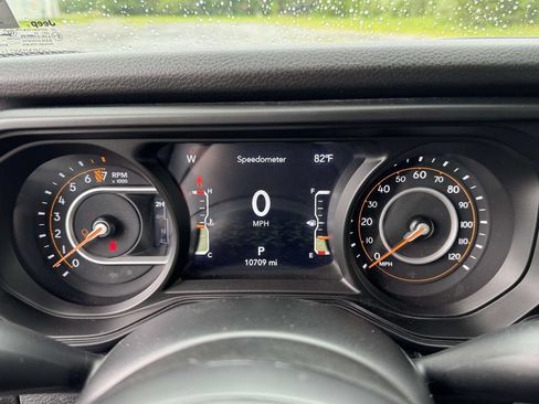 Used 2025 Jeep Gladiator Sport AWD/4WD image 23