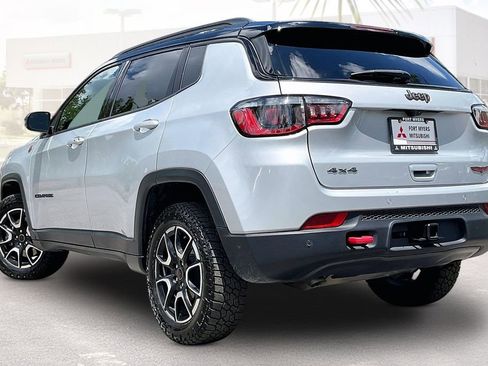 Used 2025 Jeep Compass Trailhawk w/ Trailer Tow Group AWD/4WD image 30
