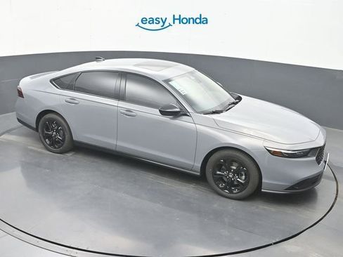 Used 2025 Honda Accord SE image 17