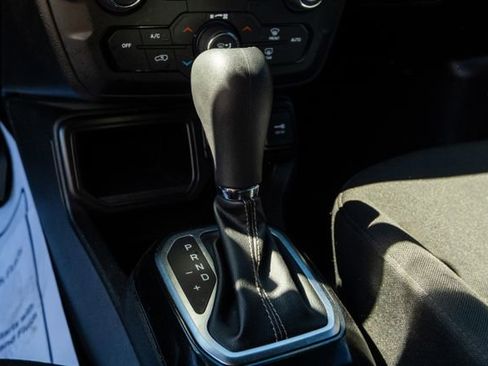 Used 2021 Jeep Renegade Latitude image 17