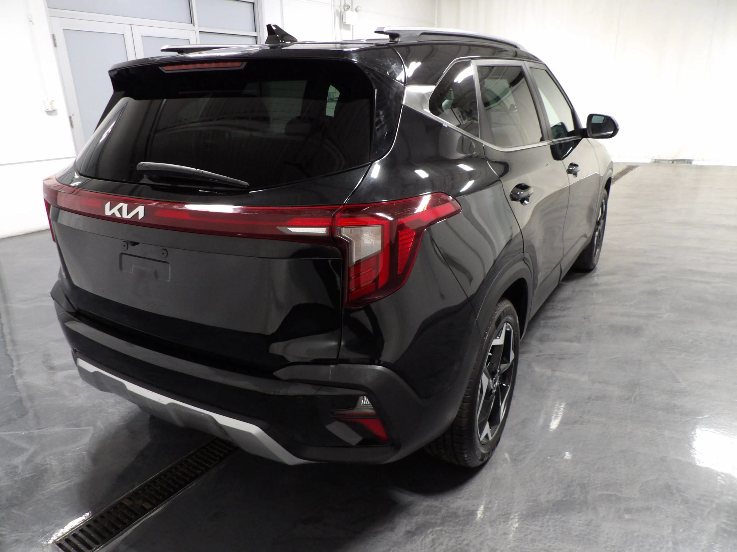 Used 2025 Kia Seltos EX w/ EX Sunroof Package FWD image 4