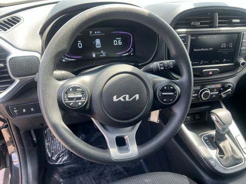 Used 2025 Kia Soul LX w/ LX Technology Package FWD image 28