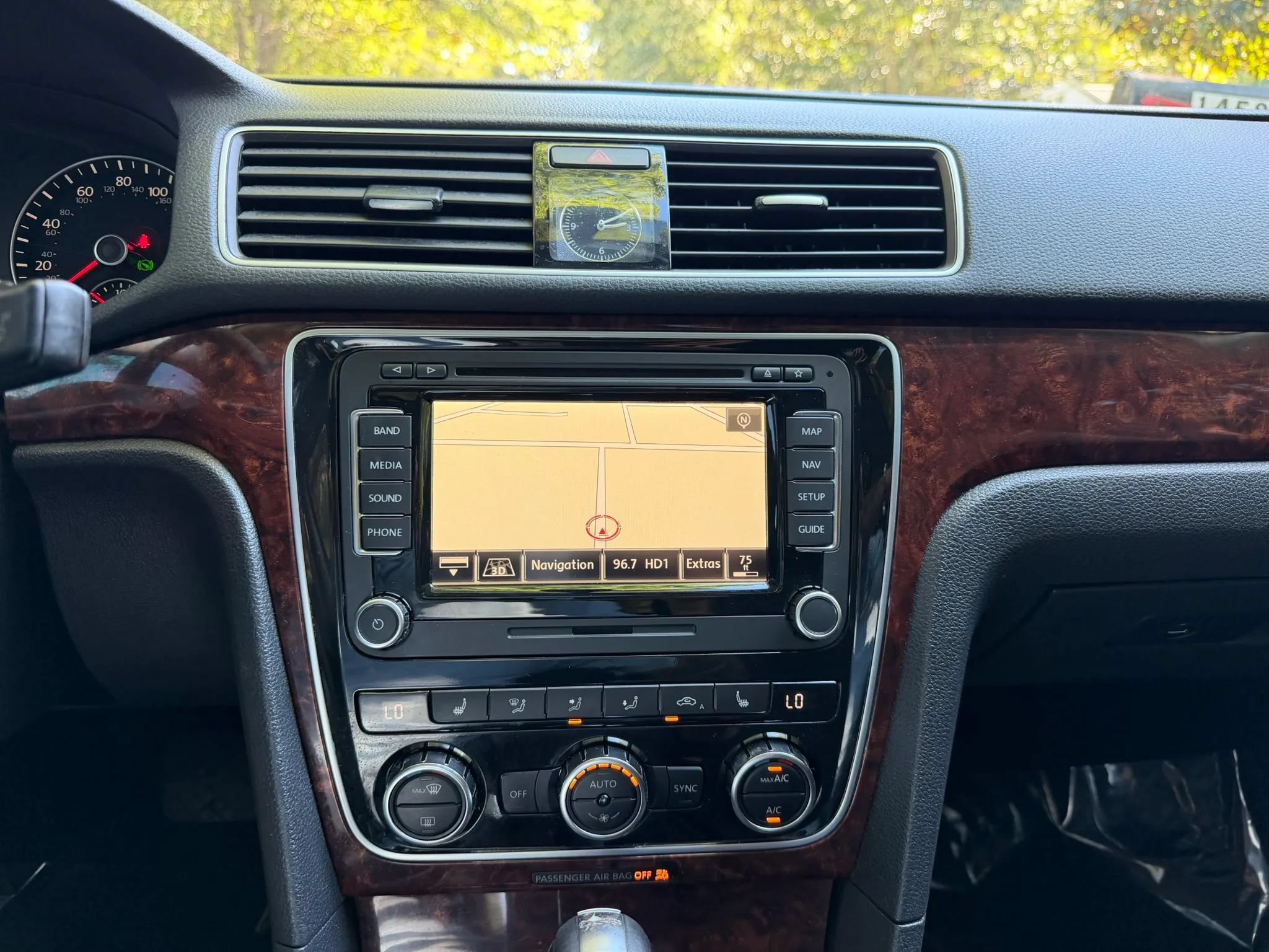 Used 2013 Volkswagen Passat TDI SEL Premium FWD image 22