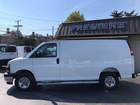 Used 2025 GMC Savana 2500 w/ Driver Convenience Package RWD image 3