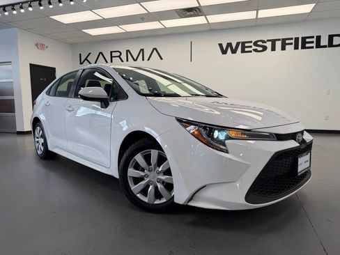 Used 2022 Toyota Corolla LE FWD image 1