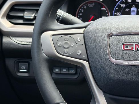 Used 2023 GMC Acadia Denali w/ Denali Technology Package FWD image 8