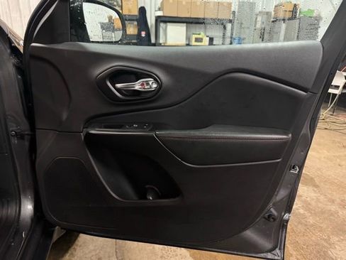 Used 2022 Jeep Cherokee Trailhawk w/ Comfort/Convenience Group image 15