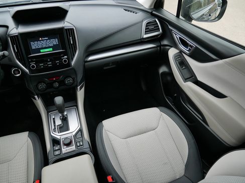 Used 2023 Subaru Forester Premium image 11