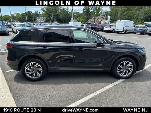Certified 2025 Lincoln Corsair AWD w/ Equipment Group 101A image 9