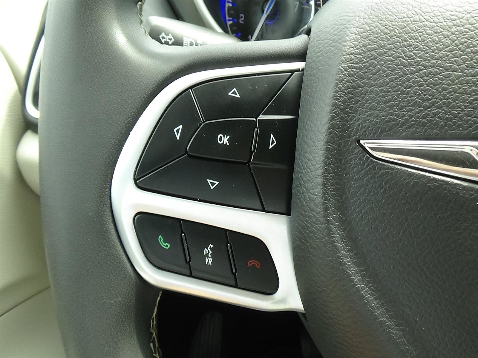 Certified 2024 Chrysler Pacifica Touring-L FWD image 20