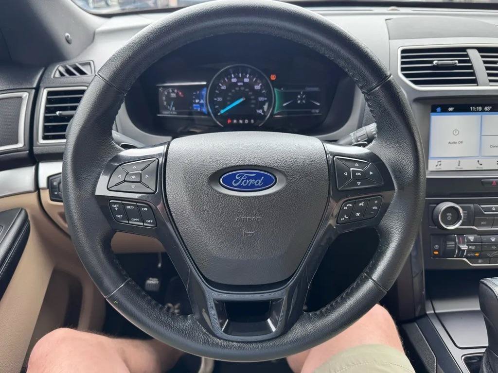 Used 2017 Ford Explorer XLT w/ Equipment Group 201A FWD image 15