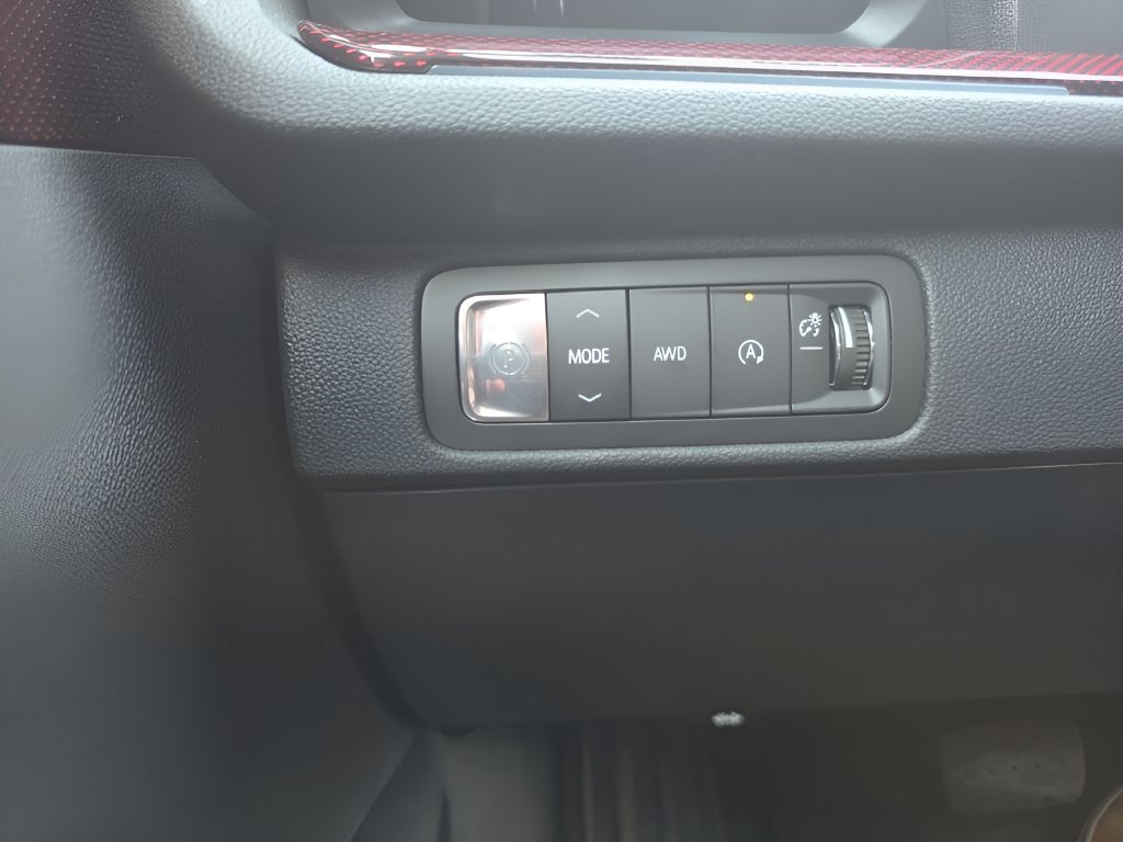 New 2026 Chevrolet Traverse RS w/ LPO, Floor Liner Package AWD/4WD image 18