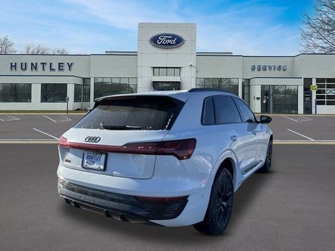 Used 2024 Audi Q8 e-tron Prestige image 5