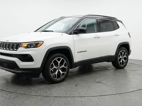 Used 2025 Jeep Compass Limited image 3