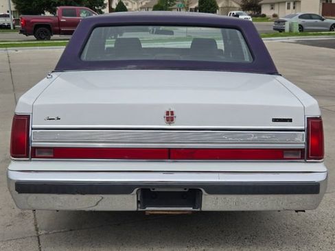 Used 1989 Lincoln Town Car Signature RWD image 34