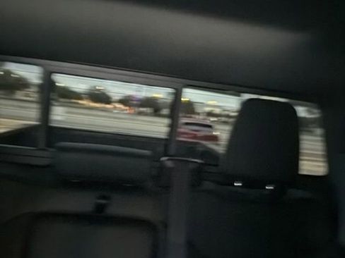 Used 2022 GMC Sierra 2500 SLT w/ SLT Preferred Package image 9