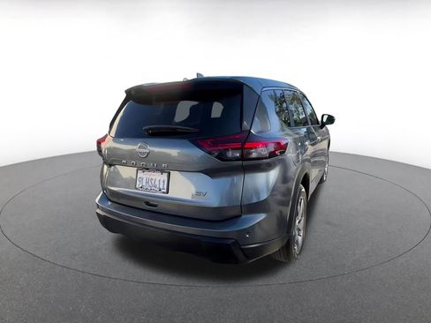 Used 2024 Nissan Rogue SV image 14