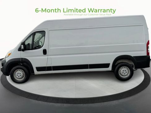 Used 2024 RAM ProMaster 2500 w/ Convenience Group FWD image 4