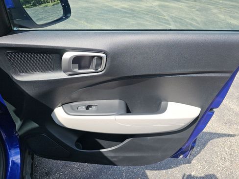 Used 2023 Hyundai Venue SEL FWD image 14