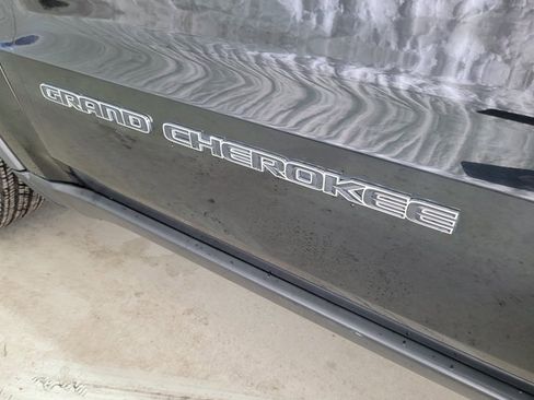 Used 2018 Jeep Grand Cherokee Laredo image 19