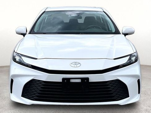 Used 2025 Toyota Camry SE FWD image 4