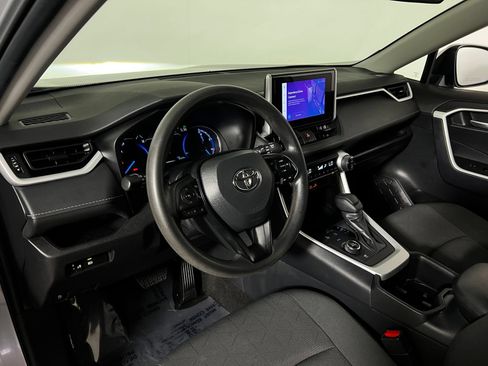 Used 2025 Toyota RAV4 XLE AWD/4WD image 12