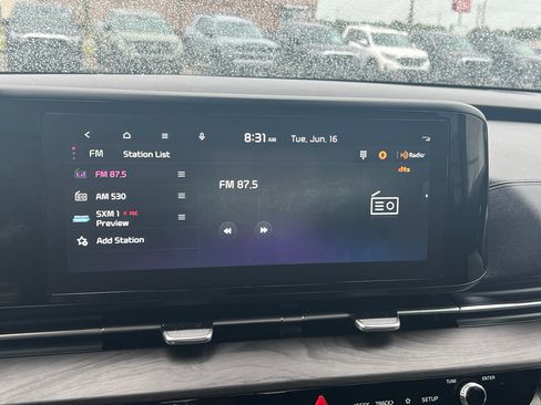 Used 2023 Kia Carnival EX FWD image 30
