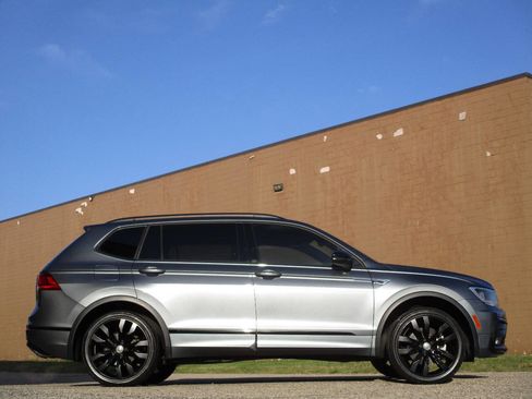 Used 2021 Volkswagen Tiguan SE R-Line image 8