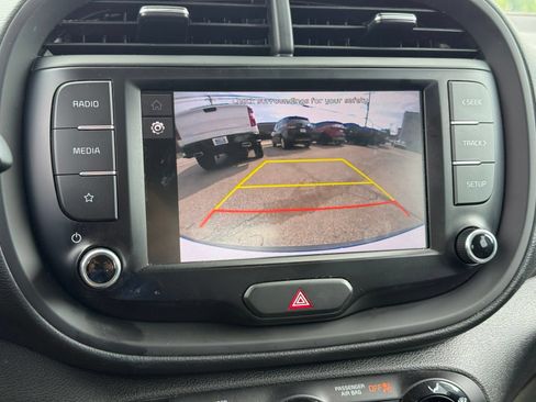 Used 2023 Kia Soul LX w/ LX Technology Package FWD image 24
