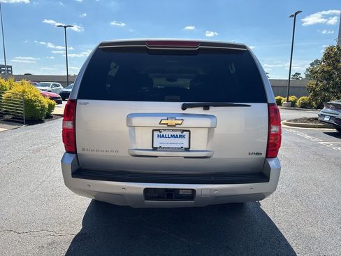 Used 2011 Chevrolet Suburban LT RWD image 6