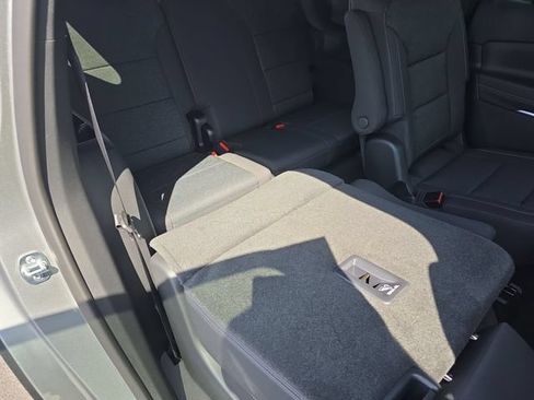 Used 2025 Chevrolet Traverse LT w/ LPO, Floor Liner Package FWD image 26