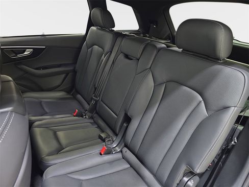 Used 2025 Audi Q7 3.0T Prestige w/ Prestige Package image 17