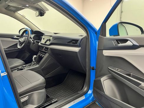 Used 2024 Volkswagen Taos SE w/ Panoramic Sunroof Package AWD/4WD image 32